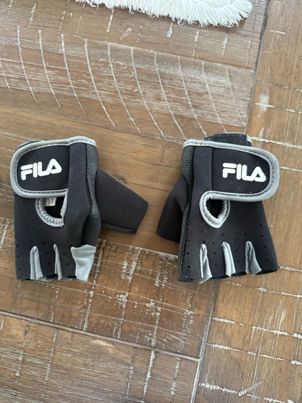 3/$15 FILA Black and Gray Women's Fingerless Training Gloves